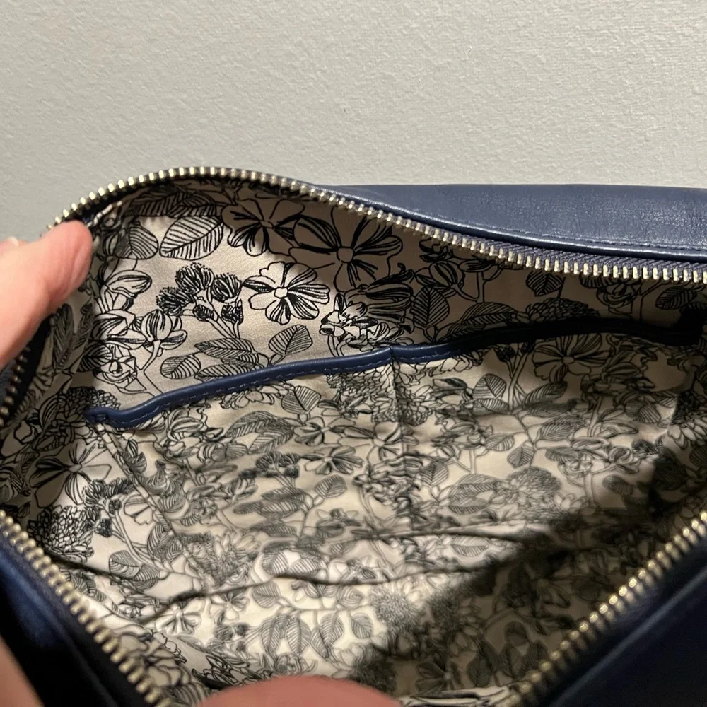 Vera Bradley new Navy Leather Crossbody Bag-never used. - Picture 8 of 14